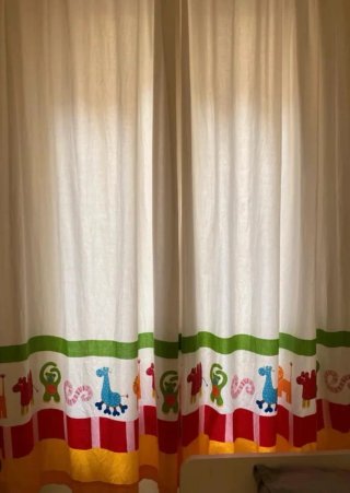 Cortinas y barra infantil