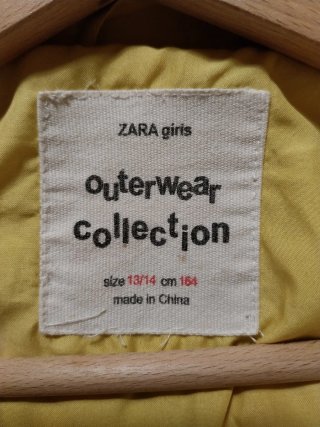 Cazadora pelo Zara estrellas