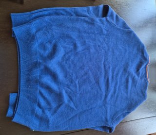 Uniforme escolar: jersey y pantalones