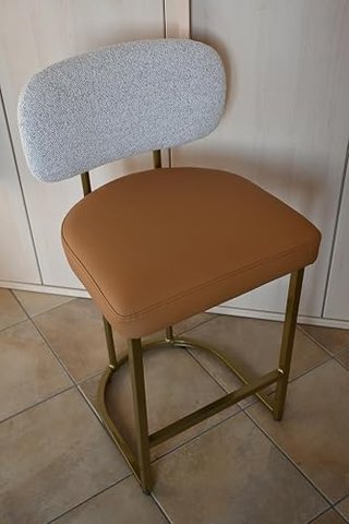 Taburete con respaldo y reposapiés
