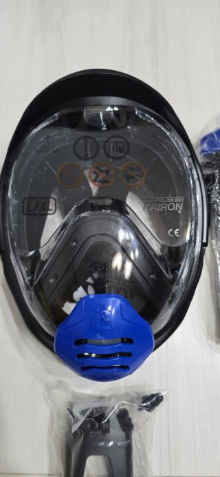 Máscara de snorkel Cressi Kairon Negra y azul.
