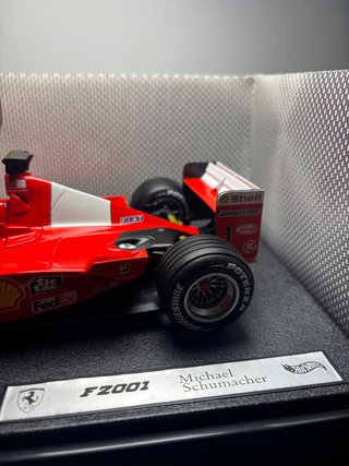 Ferrari F2001 Michael Schumacher 1:18 Hot Wheels