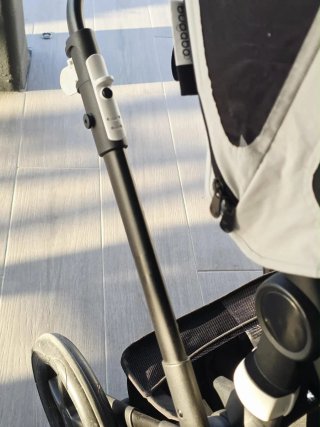 Bugaboo Fox 3 con capota en negra, gris vendida