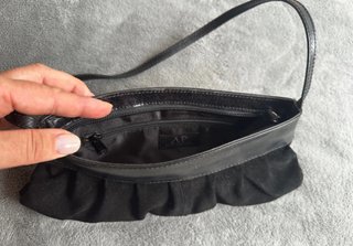 Bolso de cuero negro pequeño