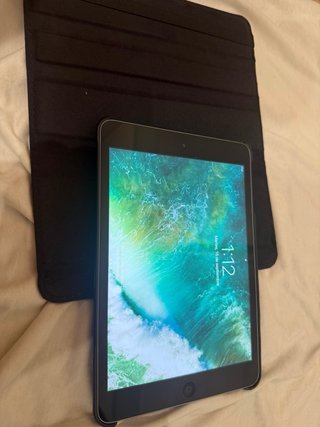 Apple iPad con funda giratoria negra