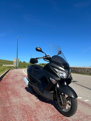 Moto Scooter Suzuki 125cc Negra