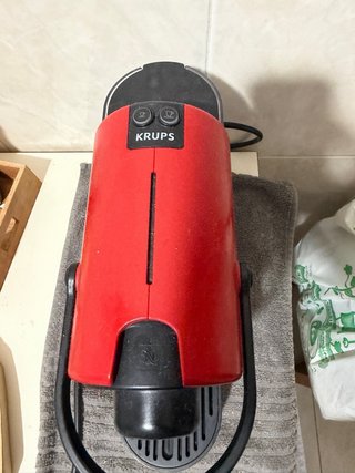 Cafetera Nespresso Roja