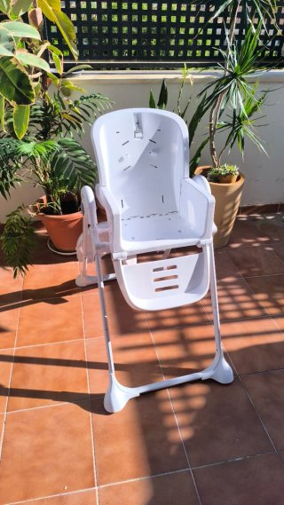 Trona de bebé blanca