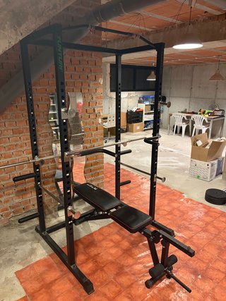 Jaula Tunturi + Banco + 110kg Pesas