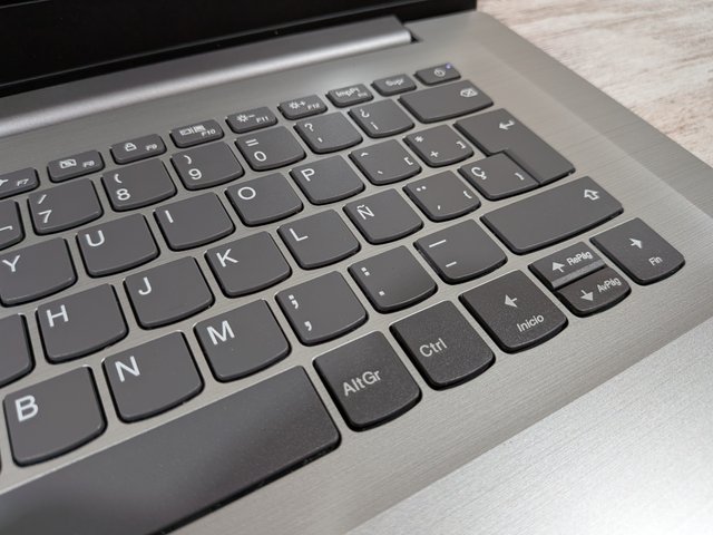 Portátil Lenovo i5 8250 16GB 256SSD MX110