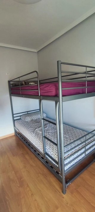 Litera IKEA de Metal