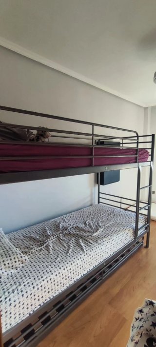 Litera IKEA de Metal