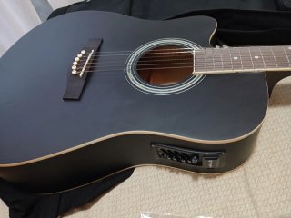 Guitarra Electroacústica Negra con Funda y compl.