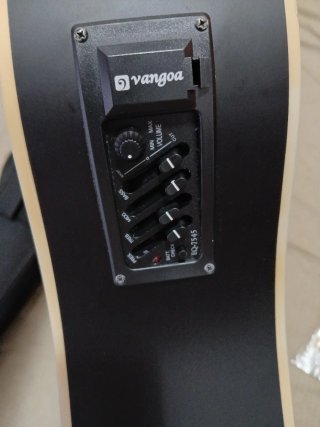 Guitarra Electroacústica Negra con Funda y compl.