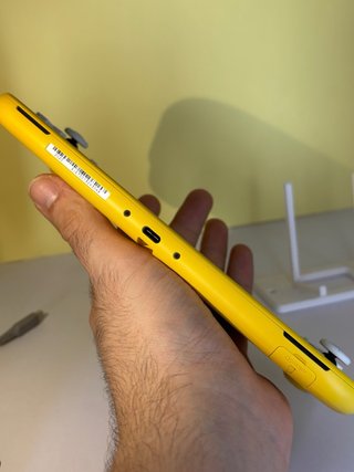 Nintendo Switch Lite Amarilla + funda zelda