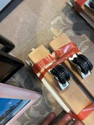 Guías de madera con ruedas para cajones