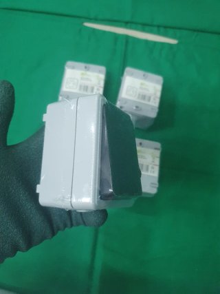 4 Bases de enchufe de superficie con tapa estanca