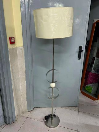 Lámpara de Pie Estilo Moderno Nuevo