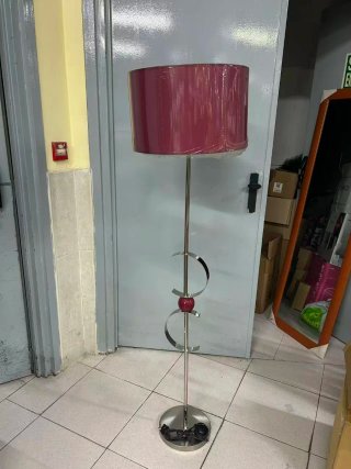 Lámpara de pie con pantalla morada Nueva