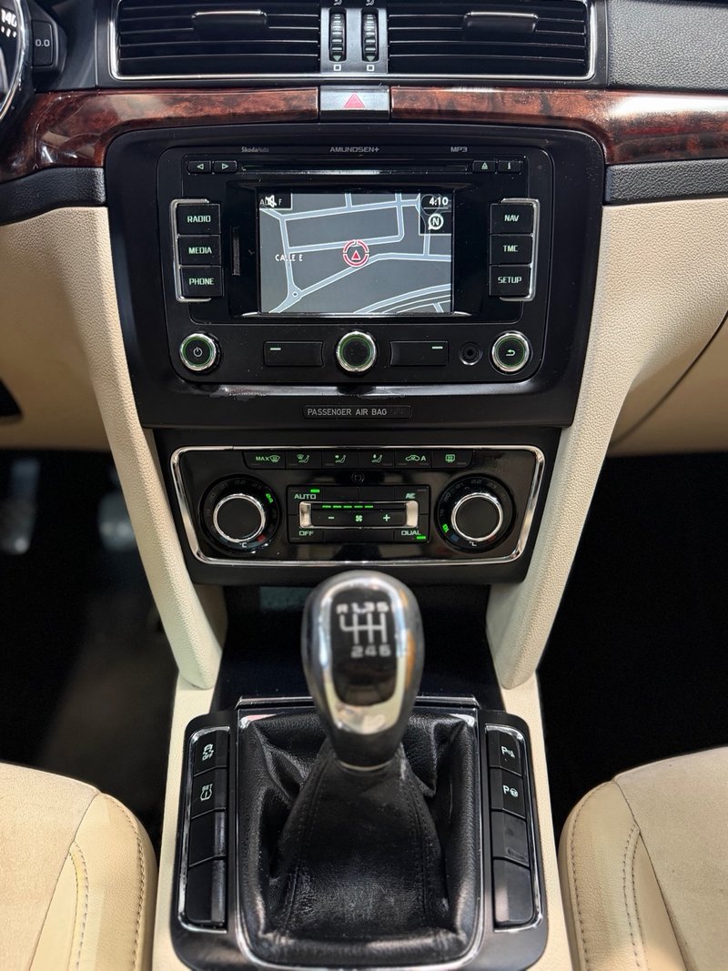 Škoda Superb 2.0 TDI CR Limited Edition 2013, foto 12