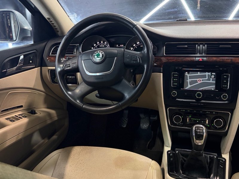 Škoda Superb 2.0 TDI CR Limited Edition 2013, foto 11
