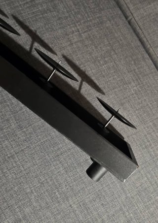 Portavelas de metal y madera