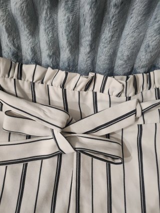 Shorts de Rayas Blancos y Negros con Cinturón