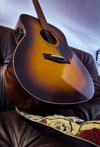 Guitarra Yamaha F335 Electroacústica
