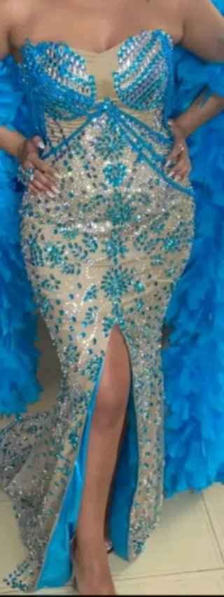 Vestido de Boda con Pedrería y Plumas