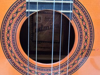 guitarra clasica admira mimosa