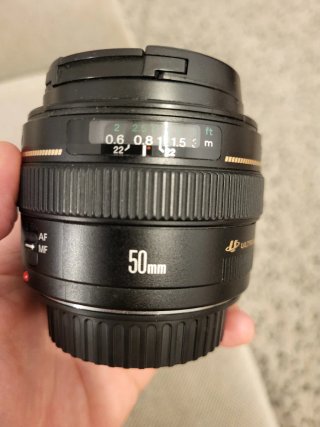 Objetiva Canon EF 50mm f/1.4