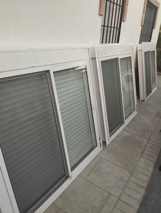 4 Ventanas Aluminio con Persianas y Mosquiteras