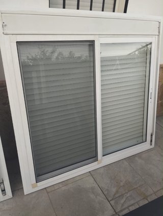 4 Ventanas Aluminio con Persianas y Mosquiteras