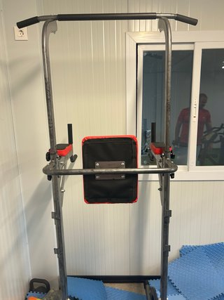 Banco de abdominales y pesas