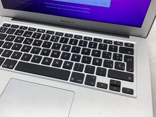 portatil apple apple macbook air core i5 1.8 13 (2017) (a1466)