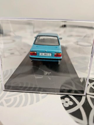Coche a escala 1/43