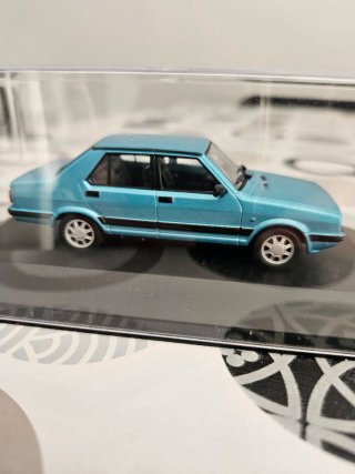 Coche a escala 1/43