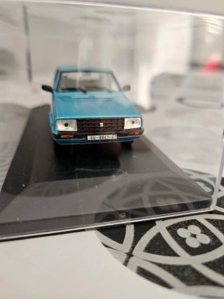 Coche a escala 1/43
