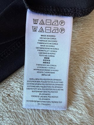 Top Michael Kors nero con catena dorata