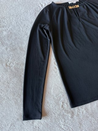 Top Michael Kors nero con catena dorata