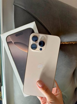 iPhone 16 Pro Max Dorado