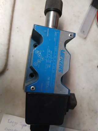 Válvula de control direccional Vickers DG4V-5
