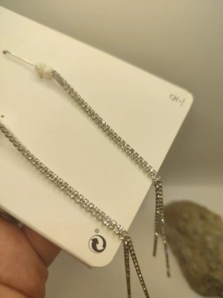 Pendientes largos Zara perlas y strass