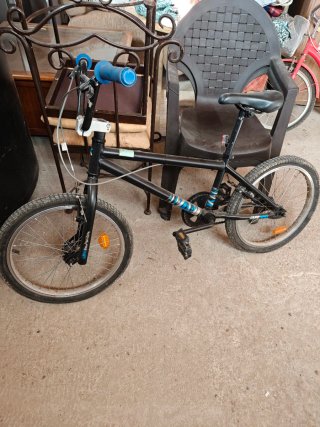 Bicicleta BMX negra