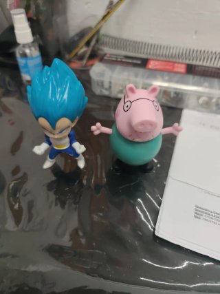 Figuras Vegeta y Peppa Pig