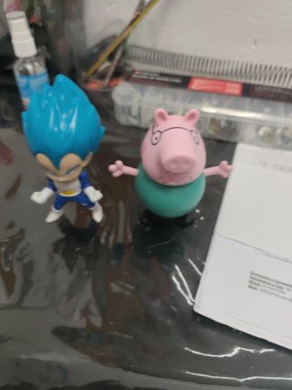 Figuras Vegeta y Peppa Pig