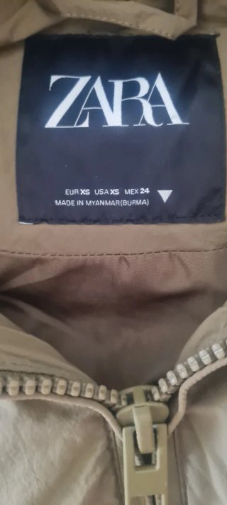 Plumas Oversize Zara color verde caqui