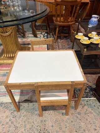 CONJUNTO MESA Y SILLAS DE IKEA