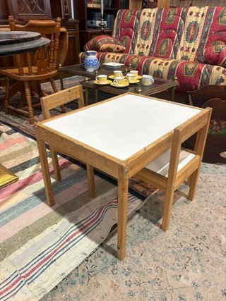 CONJUNTO MESA Y SILLAS DE IKEA