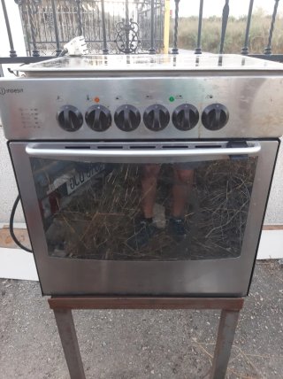 Cocina Indesit con Horno y Vitrocerámica